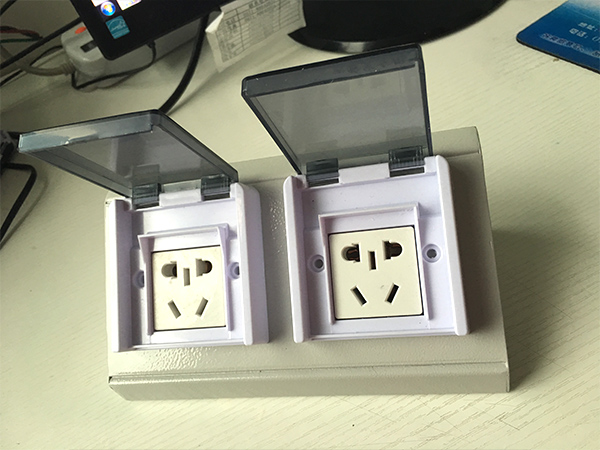 實驗室島式插座五孔1.jpg 實驗室島式插座五孔1.jpg